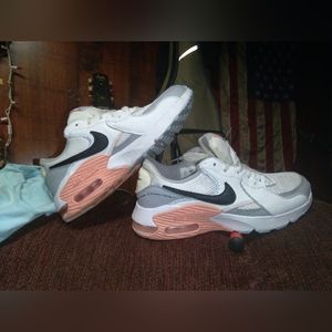 NIB: Nike Air Max Excee